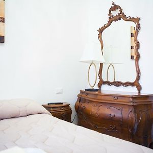 Standard Zimmer mit Kingsize-Bett